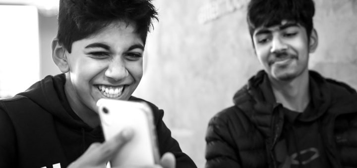 benessere digitale ragazzi con smartphone